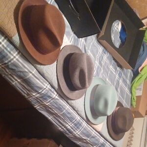 Set Of 4 Felt Fedora Hats. Sz MED - LRG